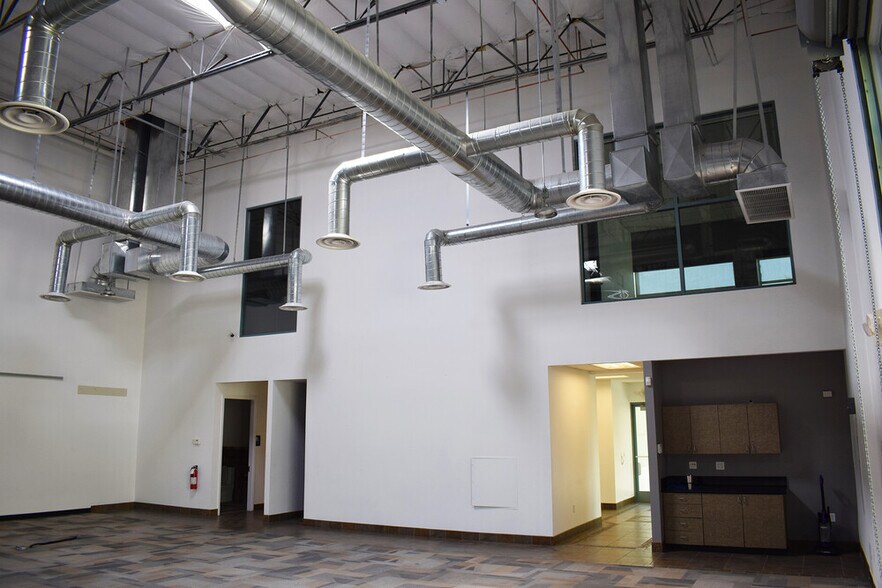 More Photos Of 3379 W Oquendo Rd, Las Vegas Warehouse For Lease