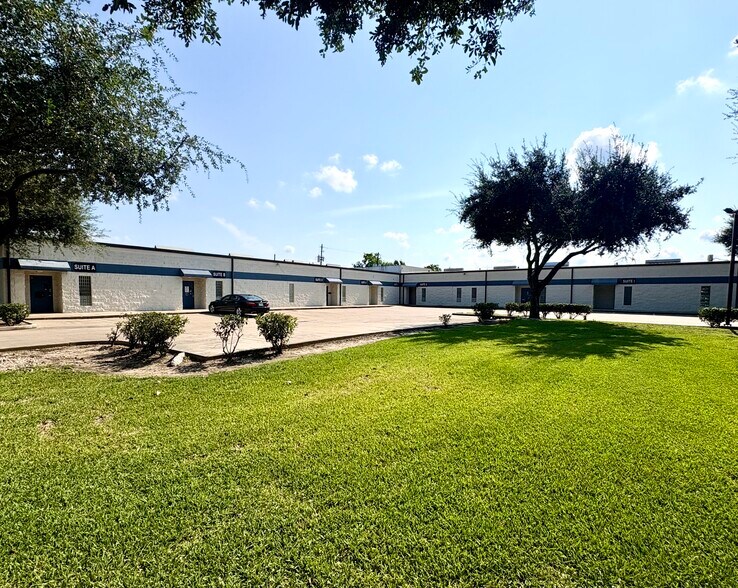 More Photos Of 5411 Brookglen Dr, Houston Warehouse For Lease