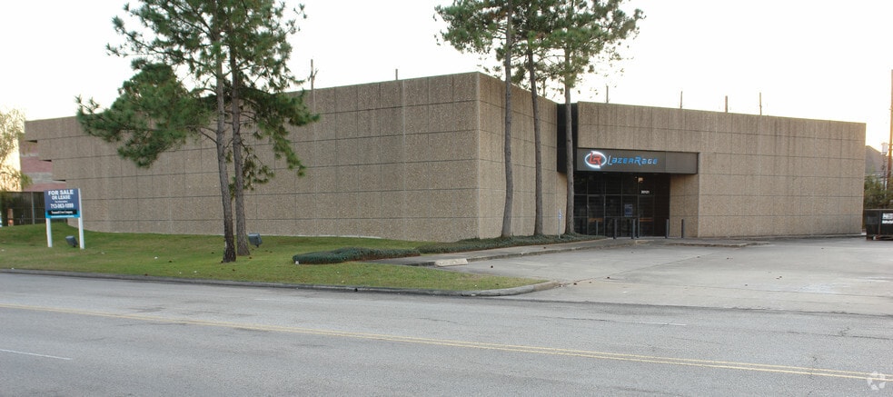 More Photos Of 20121 Highway 59 N, Humble Freestanding For Sale