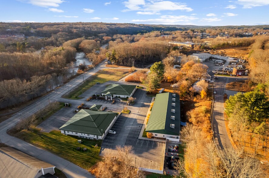 More Photos Of 35-39 Kennedy Dr, Putnam Medical For Lease