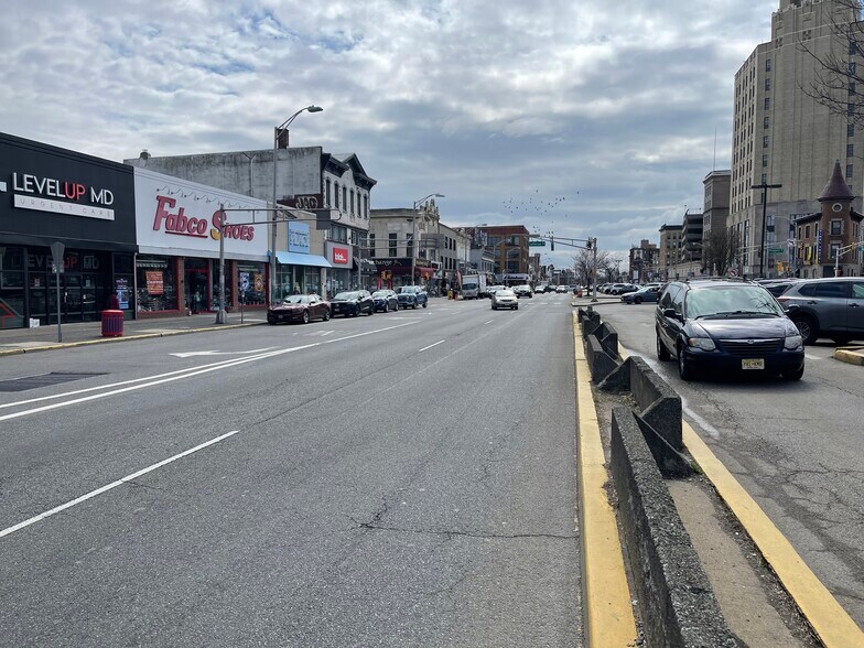 More Photos Of 704 Main Ave, Passaic Storefront For Lease