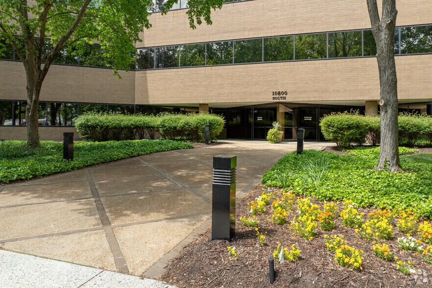 More Photos Of 10800 Midlothian Tpke, North Chesterfield Office For Lease