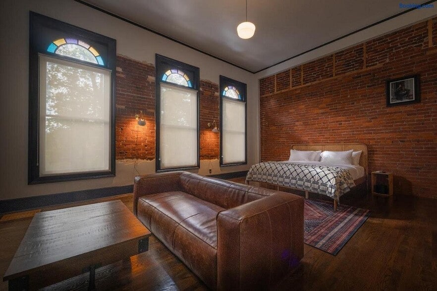 More Photos Of 235 E Main St, Dayton Hotel For Sale