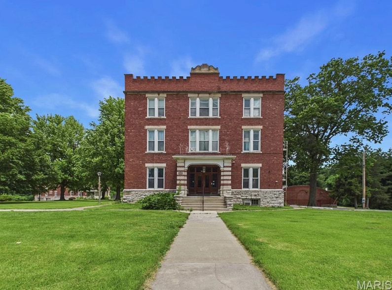 More Photos Of 2009 Seminary Rd, Alton Schools For Sale