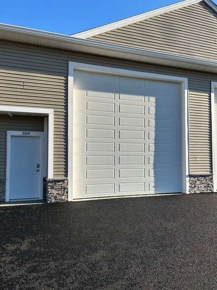 More Photos Of 597 South County Trl, Exeter Flex For Sale