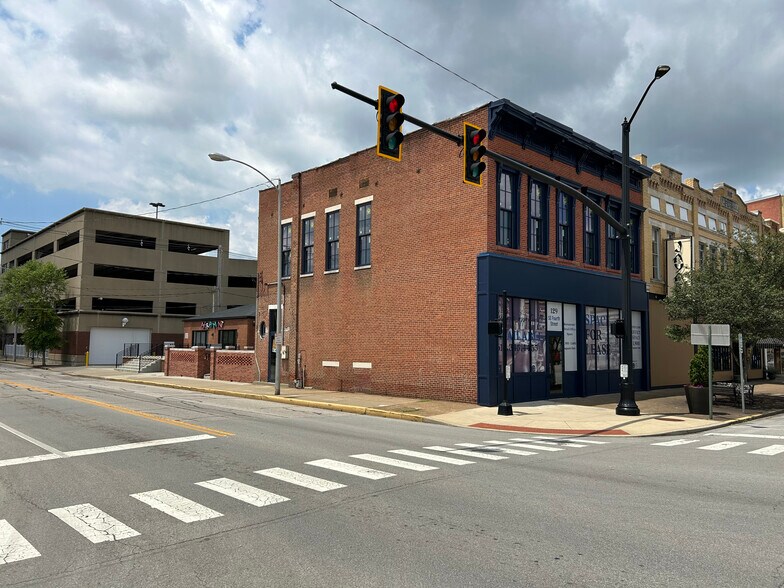 More Photos Of 129 SE 4th St, Evansville Storefront For Lease