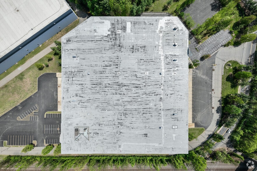 More Photos Of 261 River Rd, Clifton Distribution For Lease