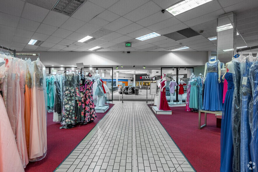 More Photos Of 3602 W Airport Fwy, Irving Department Store For Sale