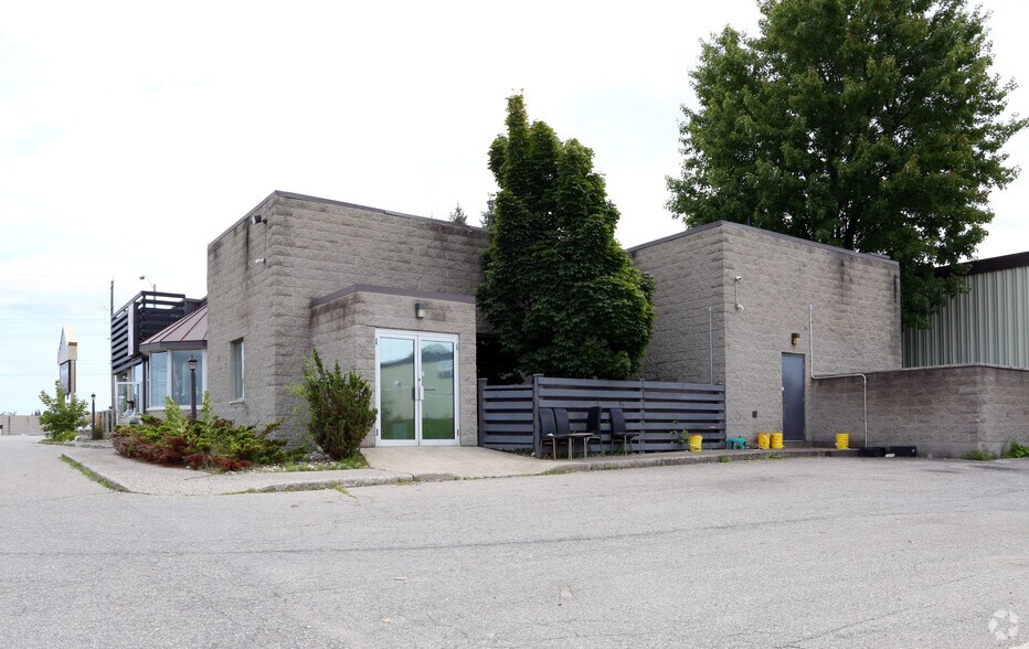 More Photos Of 383 Woodlawn Rd W, Guelph Restaurant For Sale