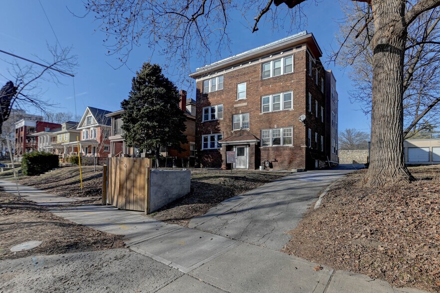 More Photos Of 206-208 W 34th St, Kansas City Apartments For Sale