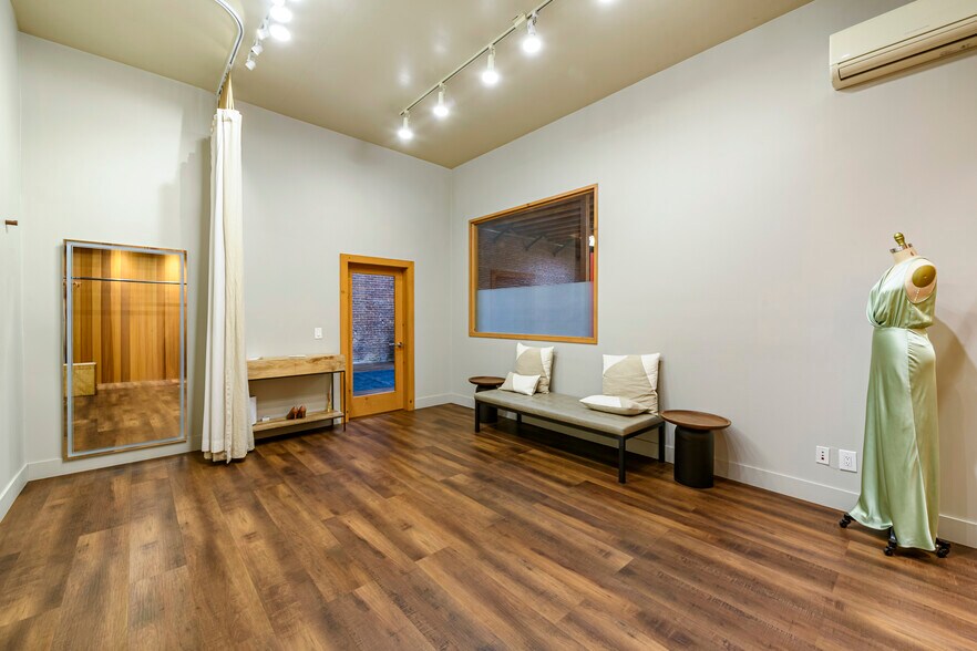 More Photos Of 2448 E 8th St, Los Angeles Warehouse For Lease