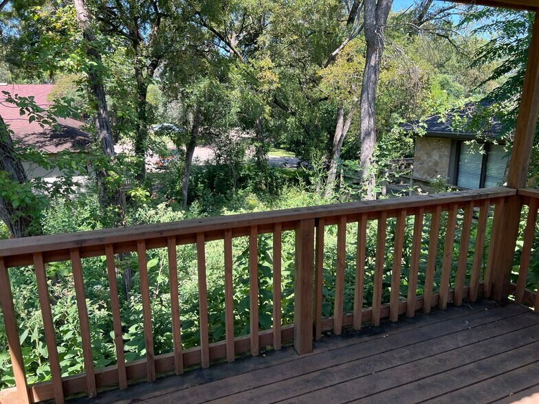 More Photos Of 4527 Lake Shore Dr, Waco Office For Lease