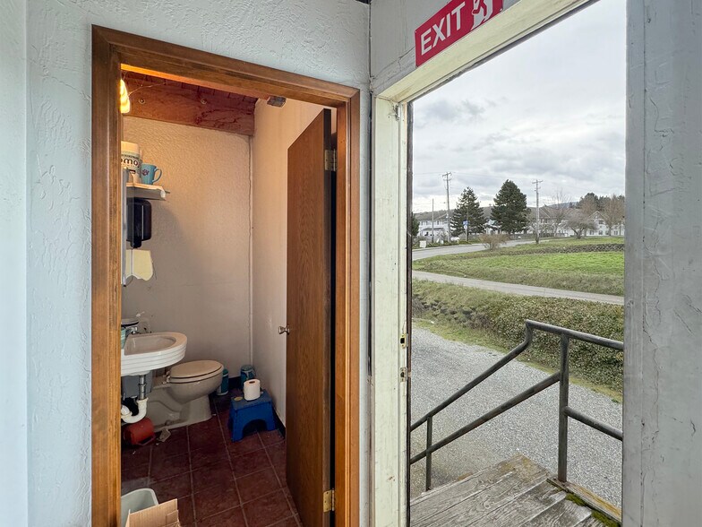 More Photos Of 275 S 7th Ave, Sequim Auto Repair For Sale