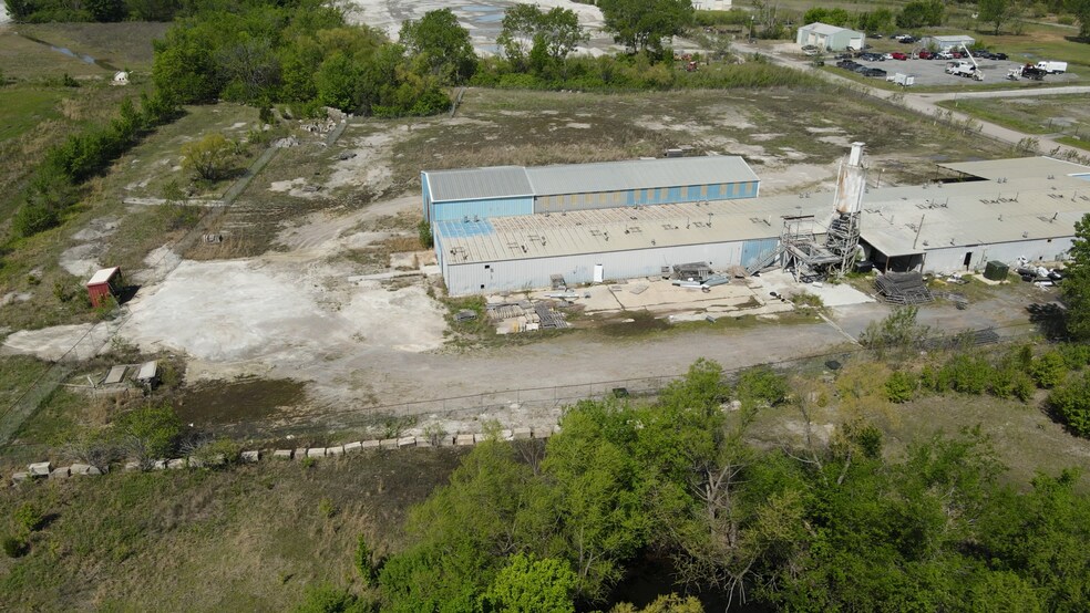 More Photos Of 611 Azalea Dr, Muskogee Warehouse For Sale