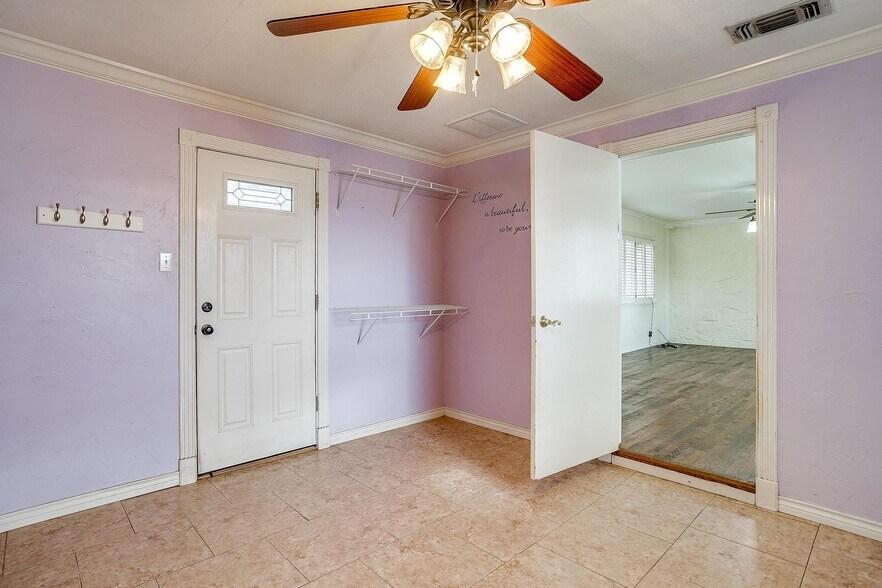 More Photos Of 113 N Tarrant St, Crowley Office For Sale