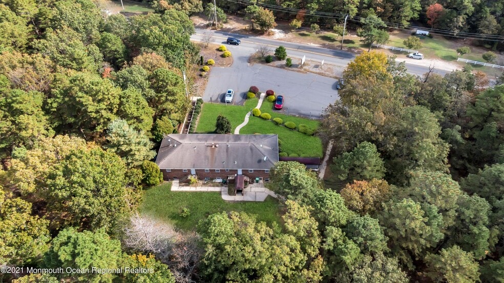 More Photos Of 2101 Lake Rd, Manchester Medical For Sale