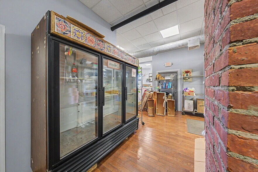 More Photos Of 185 D, New Milford Storefront Retail Office For Lease