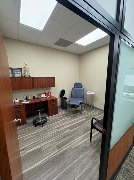 More Photos Of 2569-2571 Homeview Dr, Richmond Medical For Lease