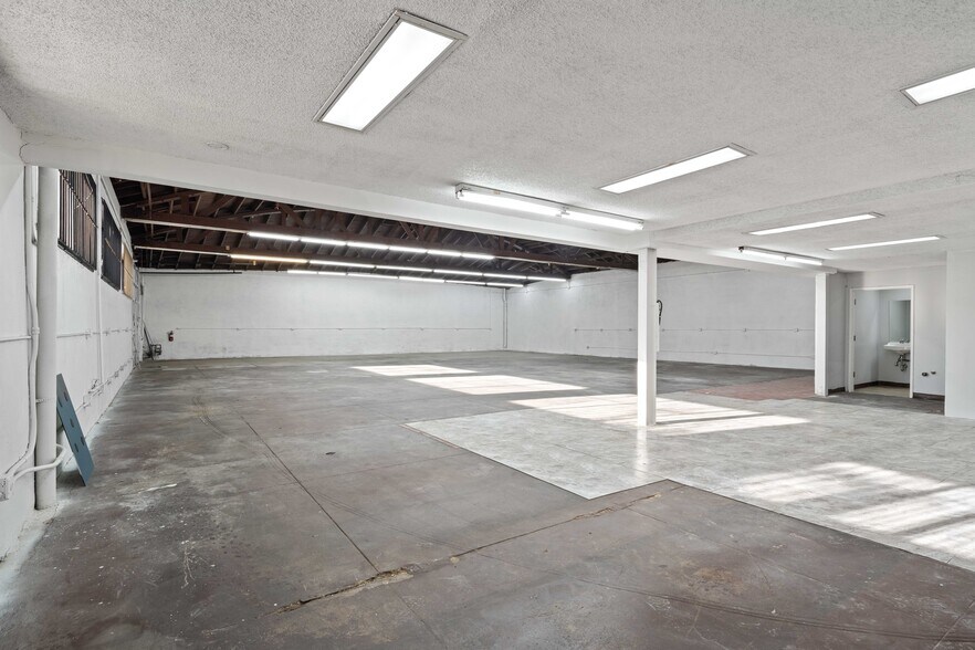 More Photos Of 1421 S Hill St, Los Angeles Warehouse For Lease