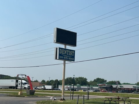 More Photos Of 390 W Chrysler Dr, Belvidere Storefront For Sale