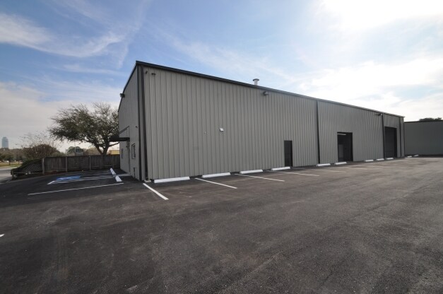 More Photos Of 6333 Skyline Dr, Houston Flex For Lease