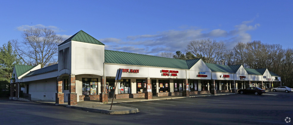 Primary Photo Of 491 Manalapan Rd, Spotswood General Retail For Lease