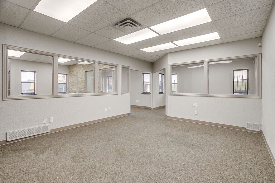 More Photos Of 2030 S Las Vegas Trl, White Settlement Office For Sale