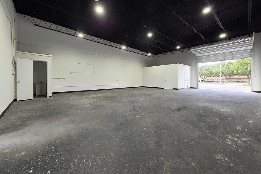 More Photos Of 2100 N Powerline Rd, Pompano Beach Warehouse For Lease