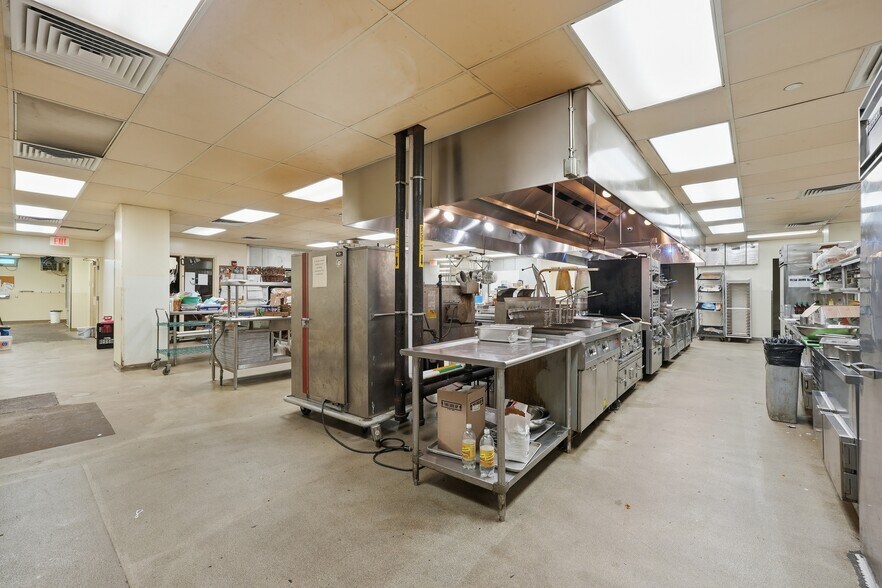 More Photos Of 14 Mechanic St, Southbridge Hotel For Sale