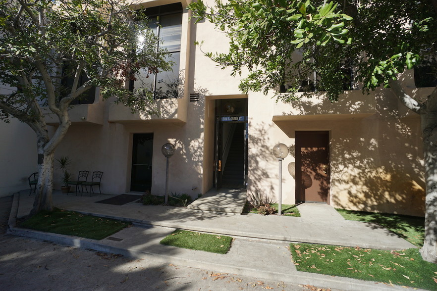 Primary Photo Of 924 E Green St, Pasadena Loft Creative Space For Lease