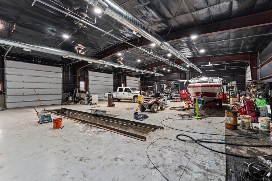 More Photos Of 814 SE Sunnyside School Rd, Blue Springs Warehouse For Sale