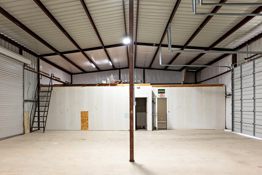 More Photos Of 18838 FM 2252, San Antonio Warehouse For Lease