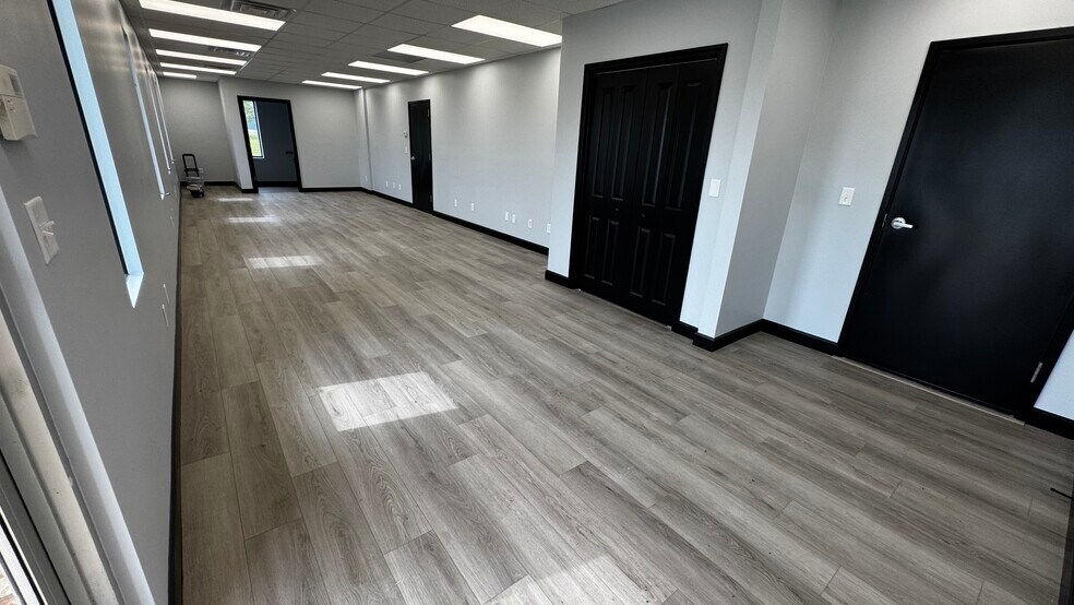 More Photos Of 1540 Genesis Dr, La Porte Service For Lease