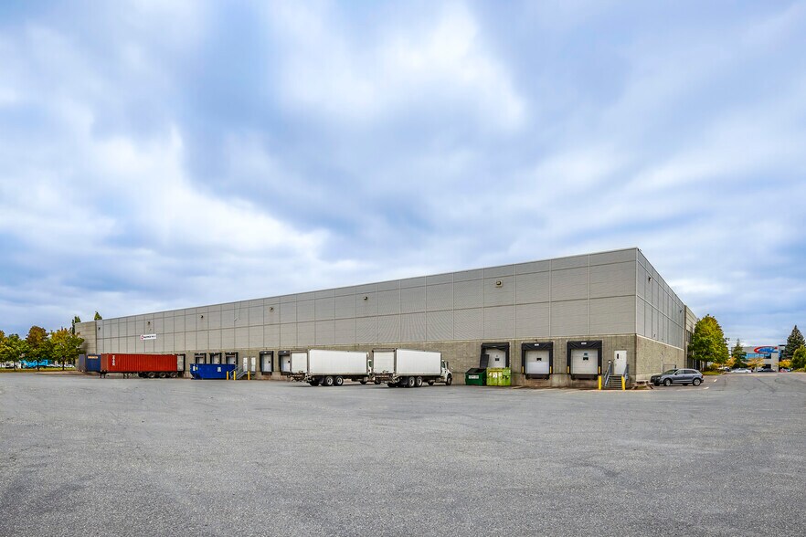 More Photos Of 1600-1660 Av 32e, Montréal Warehouse For Lease