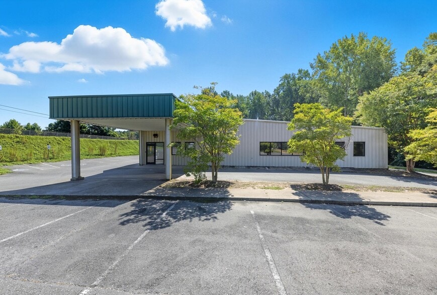 More Photos Of 508-514 Canterbury Rd, Kings Mountain Flex For Sale