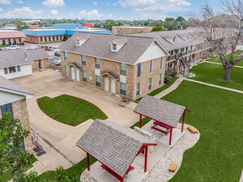 More Photos Of 6601-6701 May Dr, Waco Multifamily For Sale