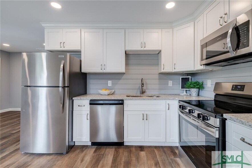 More Photos Of 504 E Montgomery Xrd, Savannah Office Residential For Sale