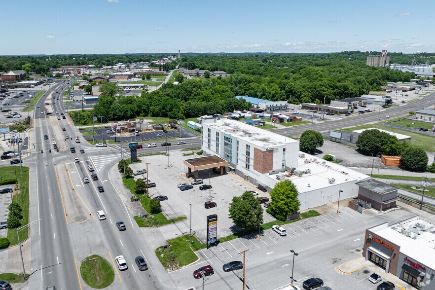 More Photos Of 2910 Fort Campbell Blvd, Hopkinsville Hotel For Sale