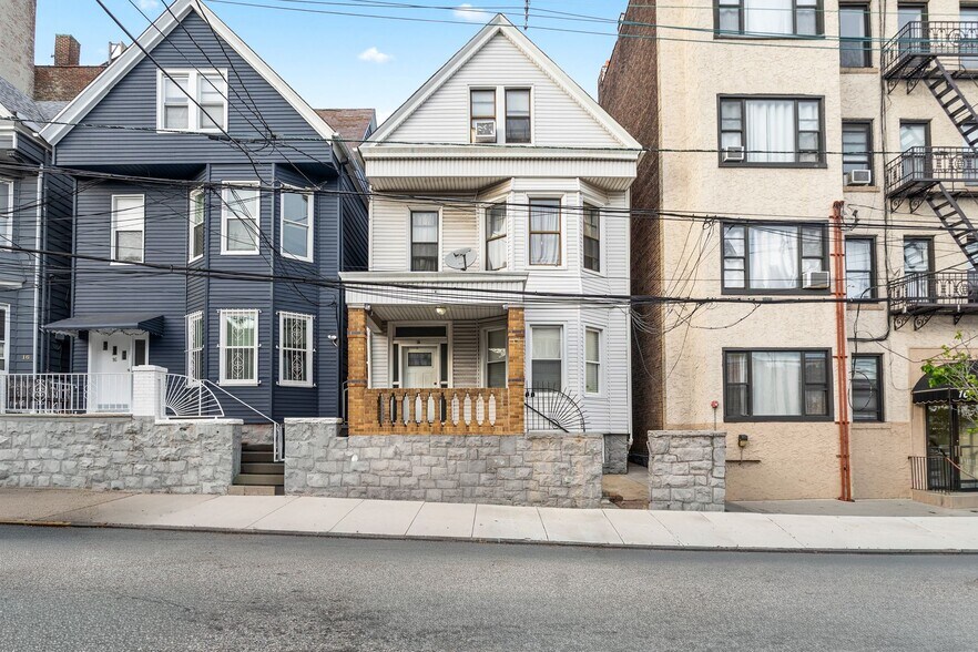 More Photos Of 14 48th St, Weehawken Apartments For Sale