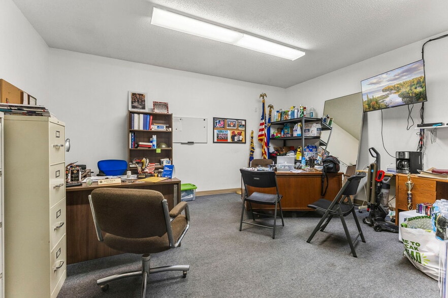 More Photos Of 2038 W Broadway Ave, Minneapolis Storefront For Sale