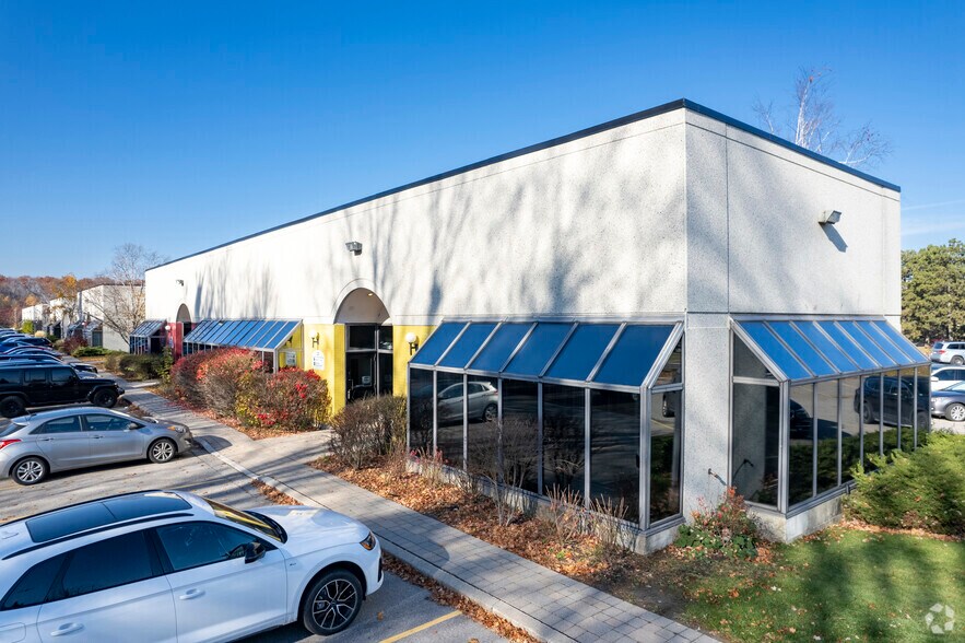 More Photos Of 120 W Beaver Creek Rd, Richmond Hill Warehouse For Sale