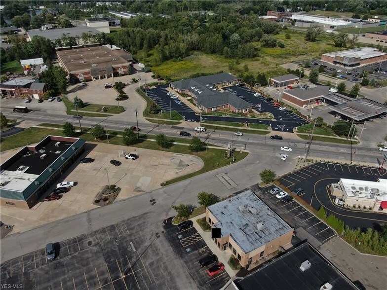 More Photos Of 540 Water St, Chardon Fast Food For Lease