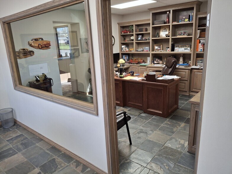 More Photos Of 2001 E Lancaster Ave, Fort Worth Auto Dealership For Sale