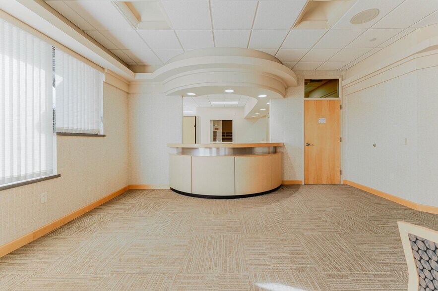 More Photos Of 1875 West Pointe Dr, Oshkosh Medical For Sale