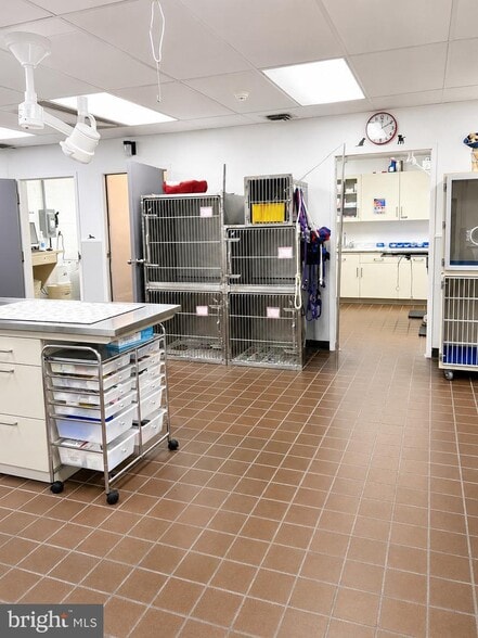 More Photos Of 404 Snow Hill Rd, Salisbury Veterinarian Kennel For Lease