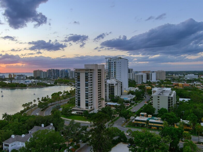 More Photos Of 777 S Palm Ave, Sarasota Office For Sale