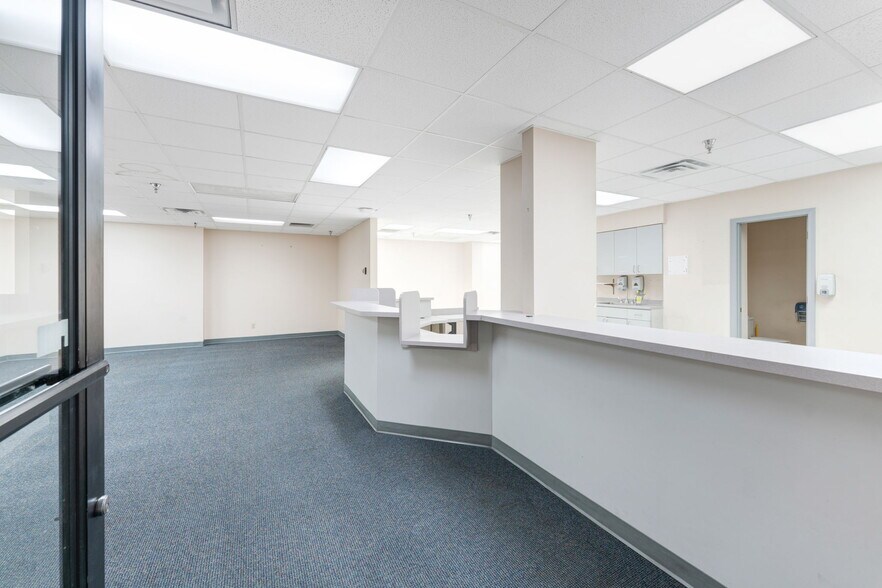 More Photos Of 420 Tamiami Trl S, Venice Medical For Sale