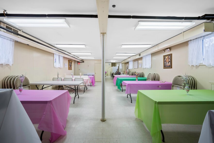 More Photos Of 109 Roslyn Rd, Roslyn Heights Religious Facility For Lease