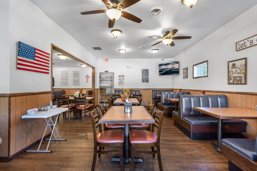 More Photos Of 5036 Paw Paw Lake Rd, Coloma Restaurant For Sale