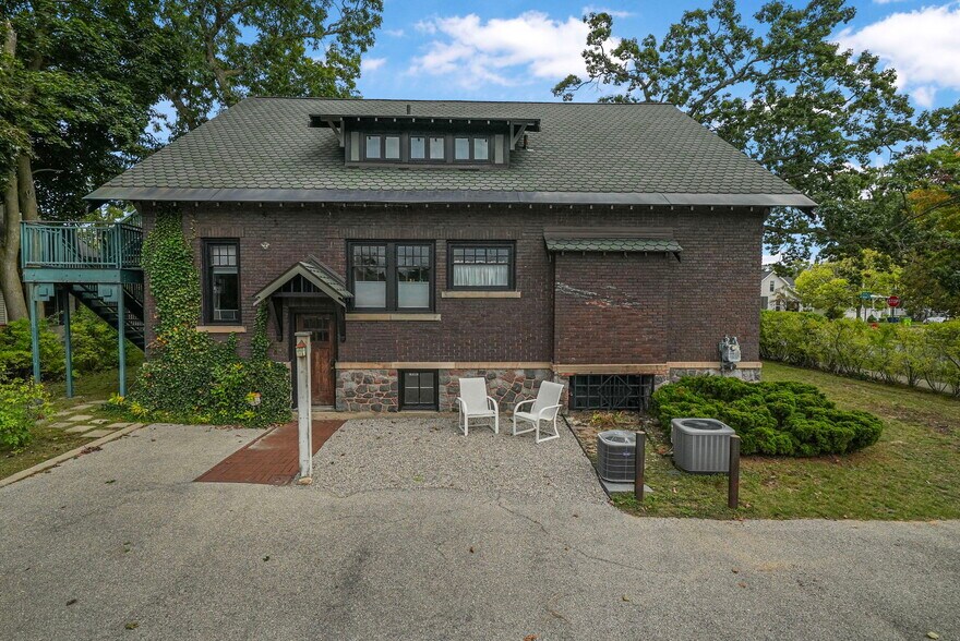 More Photos Of 530 S Union St, Traverse City Medical For Sale